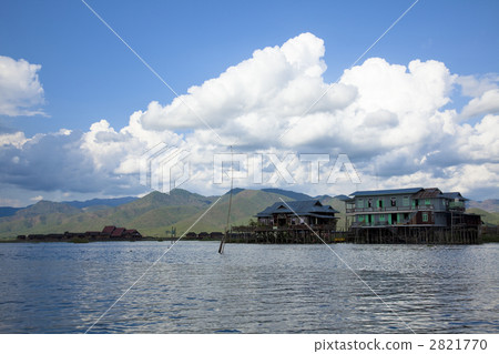 On Inle Lakeside 2821770