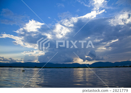 On Inle Lakeside 2821779