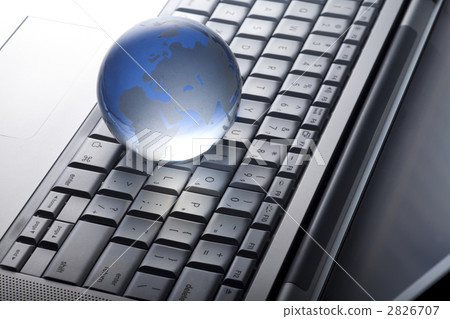 The globe on the personal computer The globe on the personal computer 2826707