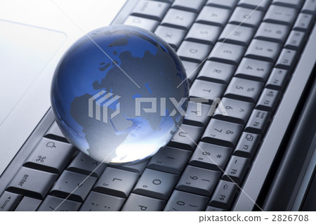 The globe on the personal computer 2826708
