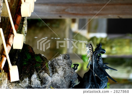 Shinto water ablution pavilion hi-res stock photography and images