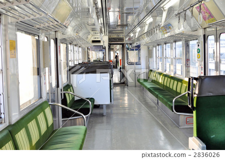 在清晨火車的內部 2836026