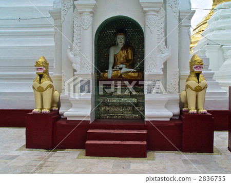 Shu-Dagon Pagoda（仰光/緬甸）的“佛像和獅子形象” 2836755