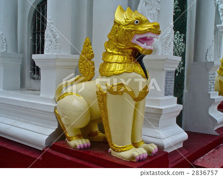 Shue Dagon · Pagoda's "Lion image" (Yangon / Myanmar) 2836757