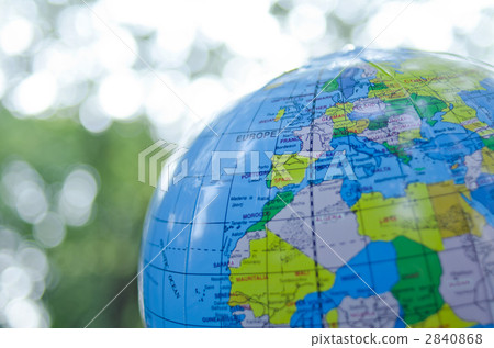 Sunlight through the globe Sunlight through the globe 2840868