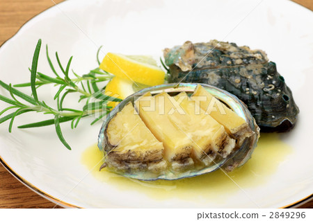Grilled abalone with butter 2849296