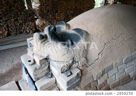 Shigaraki-yaki hole kiln (Raccoon-shaped hole kiln) Qiemon gate pottery Shigaraki-yaki hole kiln (Raccoon-shaped hole kiln) Qiemon gate pottery 2850250