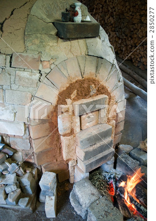Shigaraki-yaki hole kiln (Raccoon-shaped hole kiln) Qiemon gate pottery Shigaraki-yaki hole kiln (Raccoon-shaped hole kiln) Qiemon gate pottery 2850277