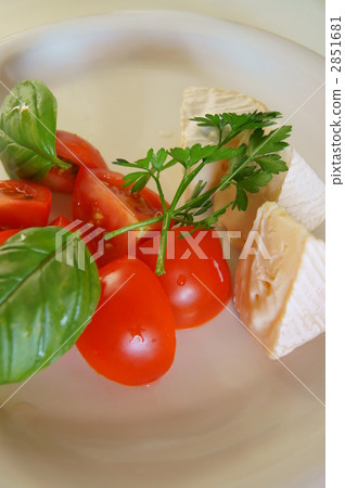 mayonnaise, boiled egg, a vitamin 2851681