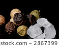 Sea salt crystal and grain pepper up 2867399