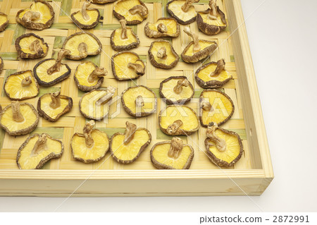 Dried shiitake mushrooms  2872991