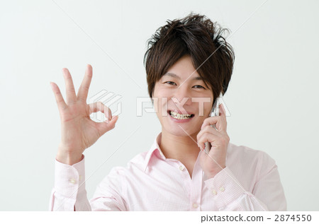 Male in her twenties who talks on mobile 2874550