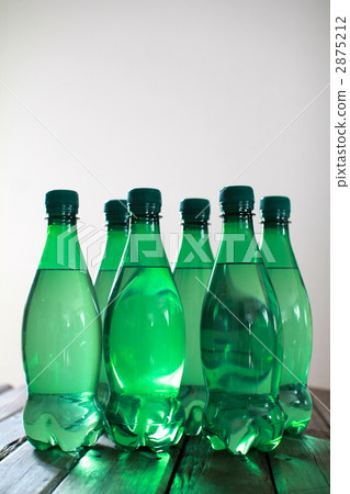 無綠色標籤塑膠瓶裝礦泉水 無綠色標籤塑膠瓶裝礦泉水 2875212