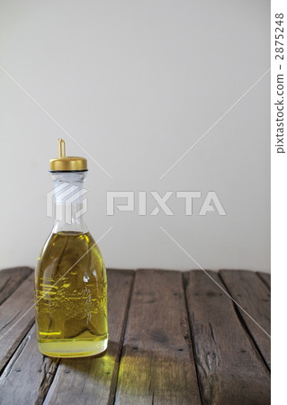 Olive oil poured into a glass bottle 2875248