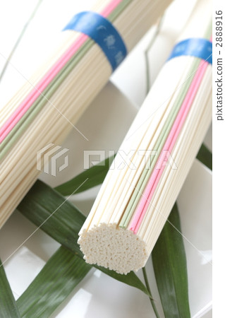 dried noodles, cooled wheat noodles, white porcelain 2888916