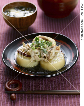 boiled daikon, capsicum, cayenne 2891352