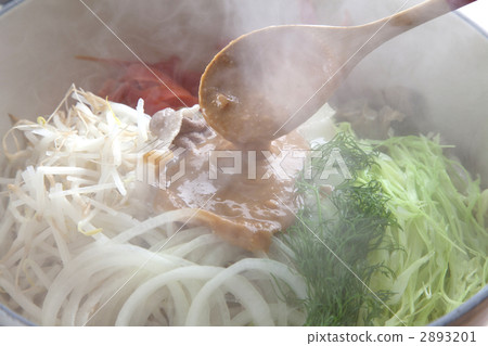 food cooked in a pot, cooking in a pot, steamed dish 2893201