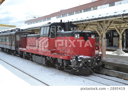 在釧路站SL後面的內燃機車 在釧路站SL後面的內燃機車 2895419