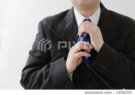 一個男人綁一條領帶 一個男人綁一條領帶 2896200