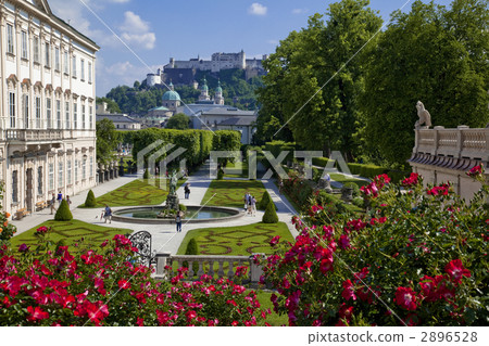 Mirabelle garden in Salzburg 2896528