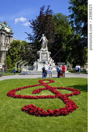 In the city of Vienna 2896825