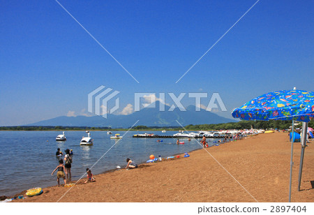 Lake Inawashiro and Mt. Bandai (Shida-hama) 2897404