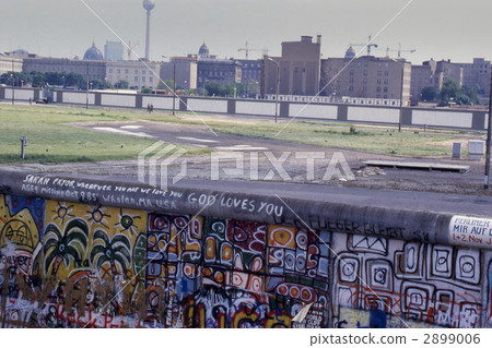 Berlin Wall (1987, East Germany) 2899006