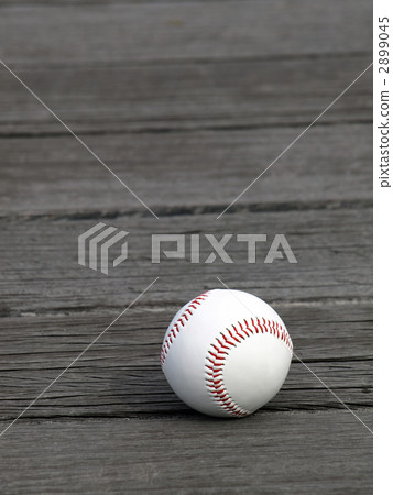 Ball in wood grain 2899045