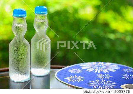 Ramune and fan 2905776