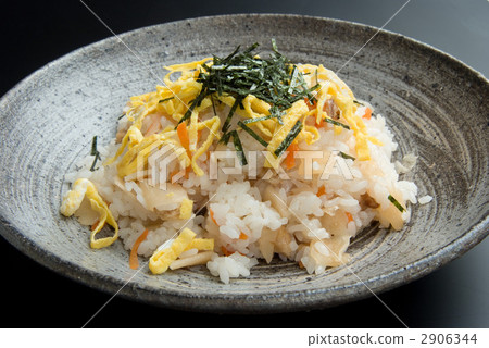 chirashi sushi  2906344