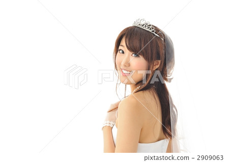 一件白色白色婚禮禮服的一名婦女 一件白色白色婚禮禮服的一名婦女 2909063
