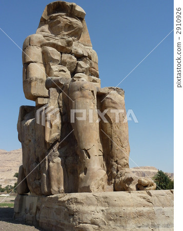 Colossus of Memnon (Egypt: Luxor) Colossus of Memnon (Egypt: Luxor) 2910926