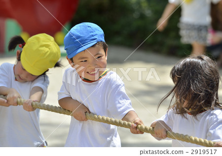 Tug of war 2919517