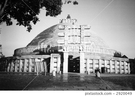 世界遺產Santi佛教建築群，佛塔與佛塔。印度·聖謝。拍攝於2006年2月 2920049