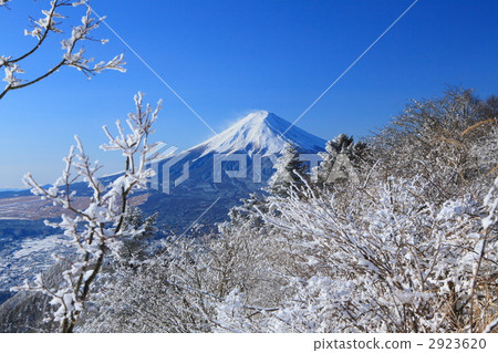 I take Fuji from Mitsutoge 2923620