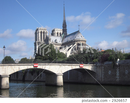 巴黎圣母院被燒毀之前 2926657