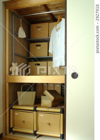 Closet storage 2927918