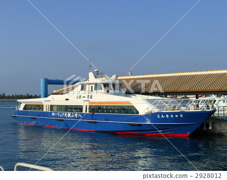 在石垣港的觀光船 在石垣港的觀光船 2928012