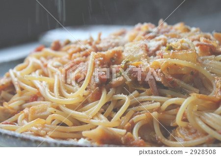 Chinese cabbage and bacon tomato sauce pasta 2928508