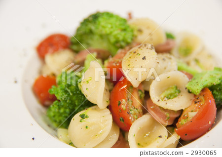 Broccoli, sausage, tomato olequiette 2930065