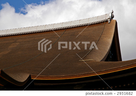The cypress bark roof of Miidera Kondo (Otsu City, Shiga Prefecture) 2931682