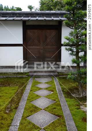 Both legs, Karmon forest garden of Kotatsui 2934075