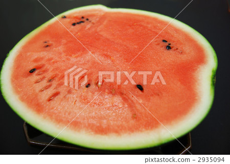 A watermelon 2935094