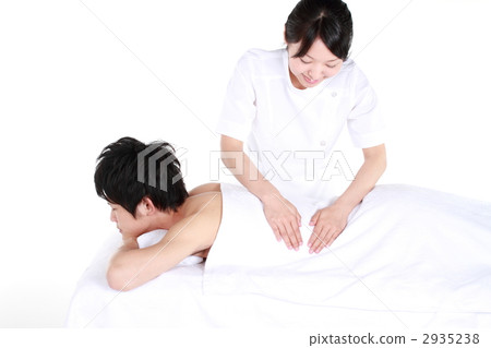 Men receiving esthetic 2935238