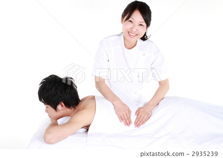 Men receiving esthetic 2935239