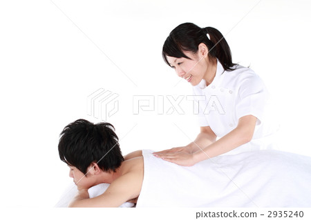 Men receiving esthetic 2935240