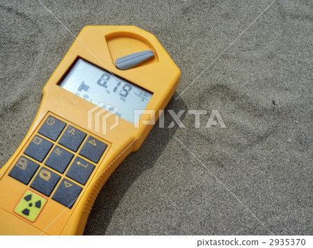 Radioactivity measurement equipment and sand beach Radioactivity measurement equipment and sand beach 2935370