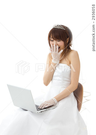 新娘驚訝地看到PC 新娘驚訝地看到PC 2936058