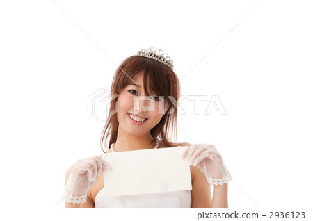 A bride with a letter 2936123