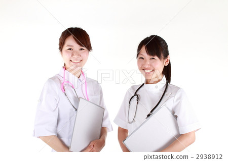 Two nurses 2938912